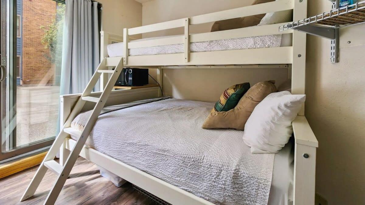 Cozy Studio With Shared Pool -3 Min To Ski Lift Breckenridge Kültér fotó